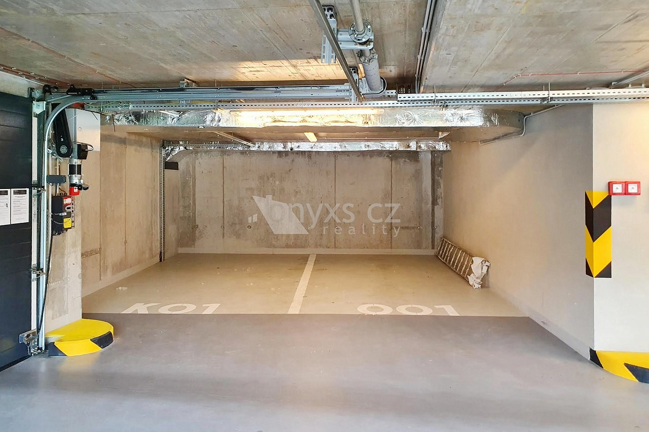 Prodej garážového stání 15 m2, ulice Novovysočanská (Krejcárek) Praha 9, Libeň