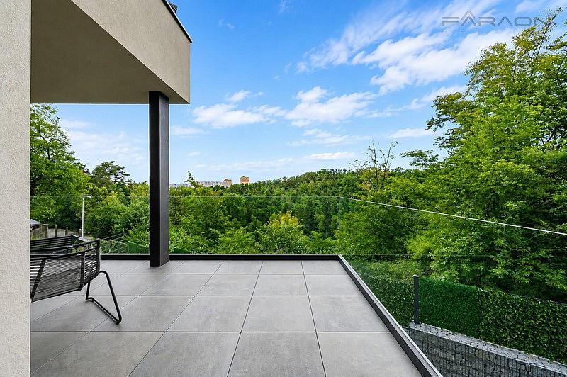 Prodej domu 305 m² s pozemkem 362 m² – fotografie 2