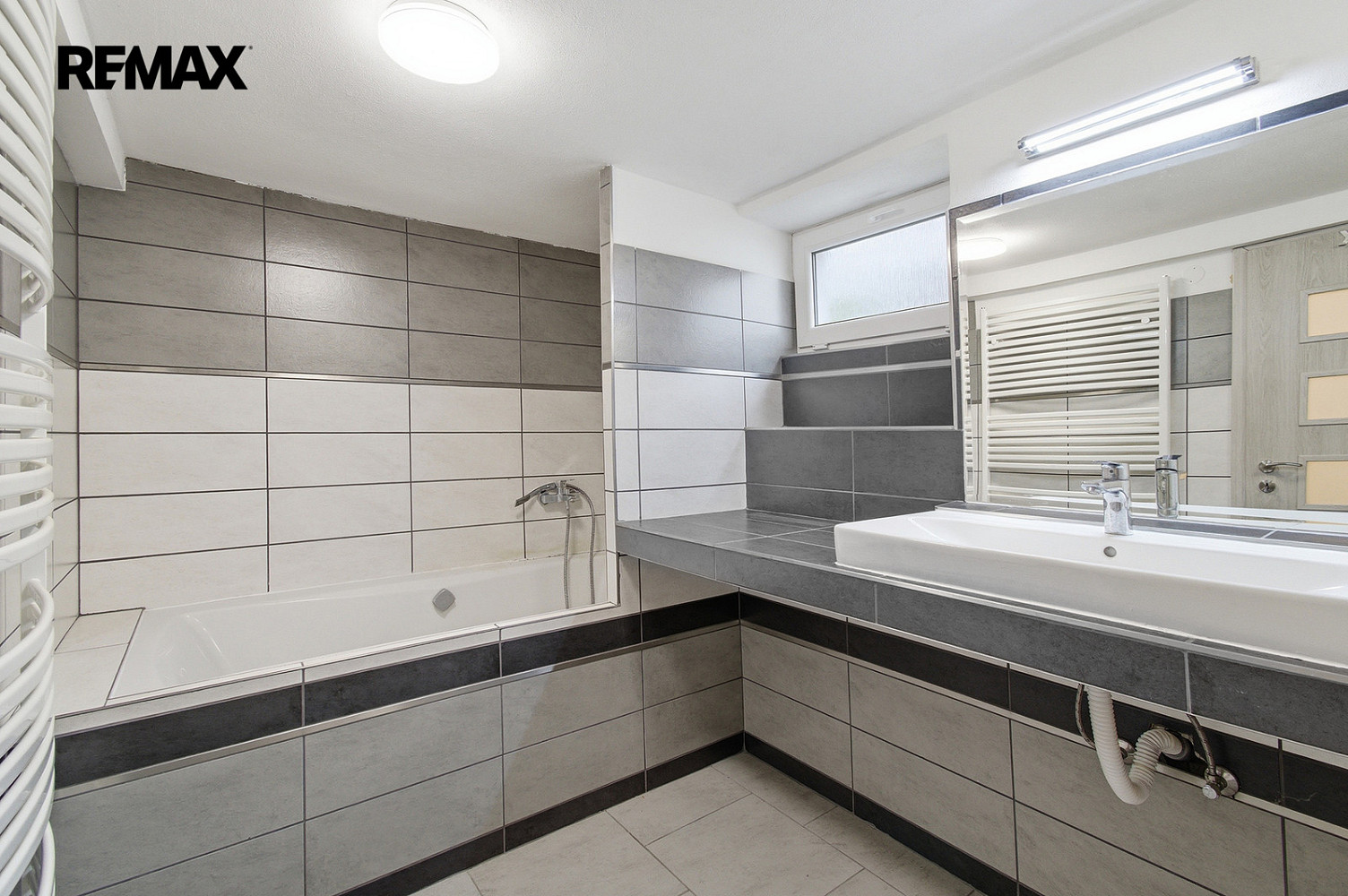 Prodej domu 207 m² s pozemkem 1 227 m² – pohled 2