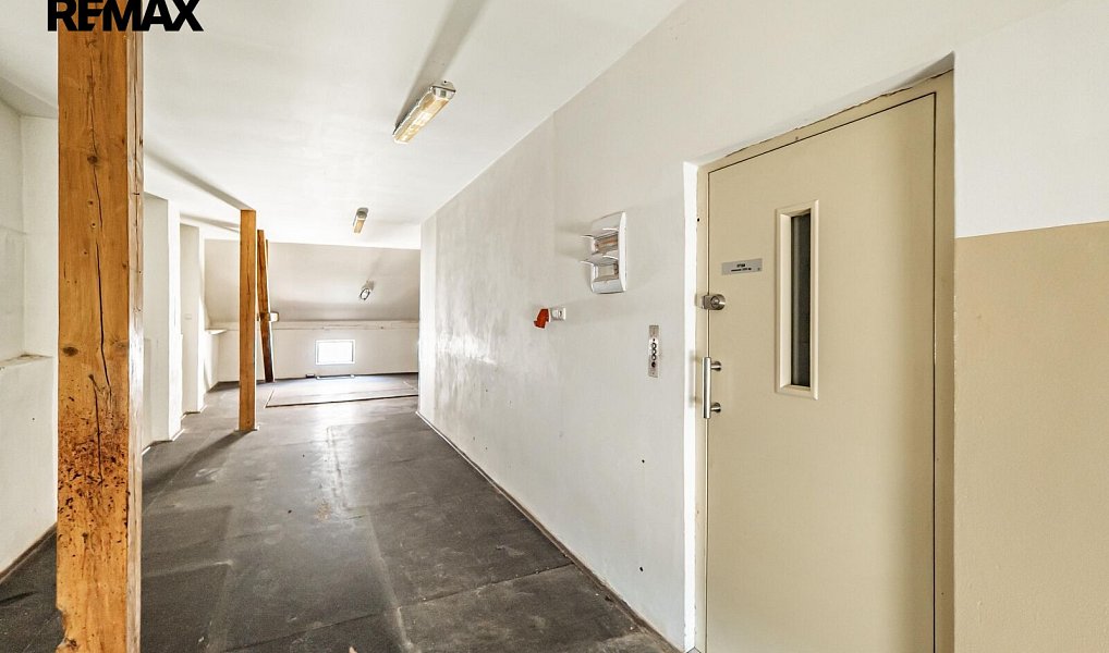 Prodej domu 1 020 m² s pozemkem 518 m², Jindřichův Hradec – náhled fotky 11