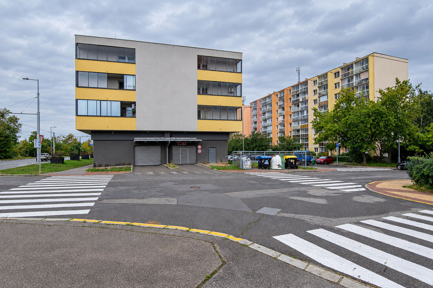 Prodej nadstandardního garážového stání 18 m2 ELEMENT LETŇANY