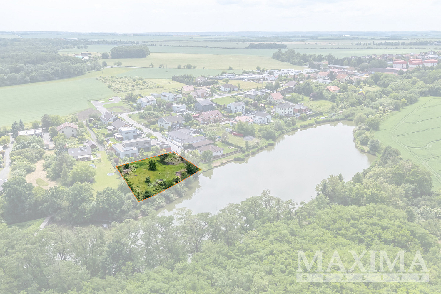Prodej pozemku 1 636 m²