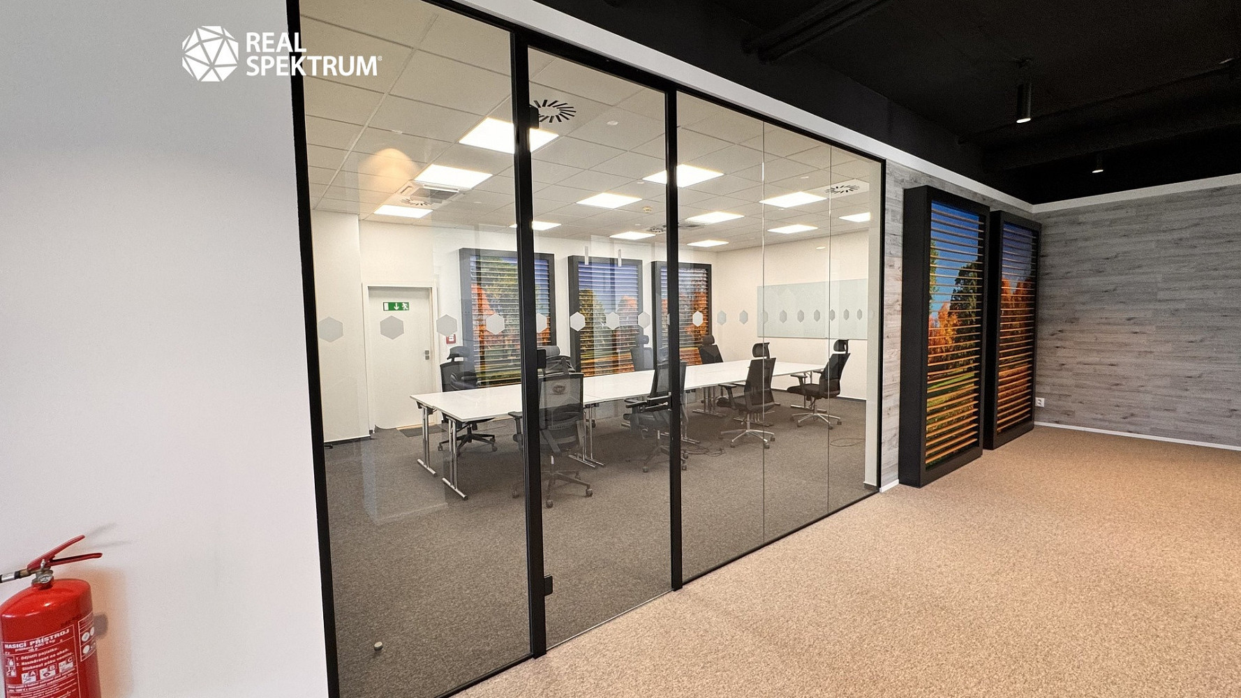 Pronájem kanceláře 497 m² – fotografie 2
