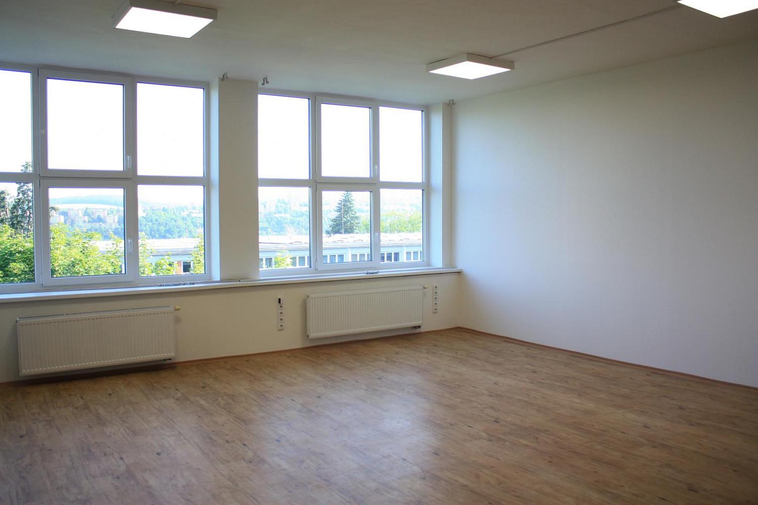 Pronájem kanceláře 45 m² – fotografie 2