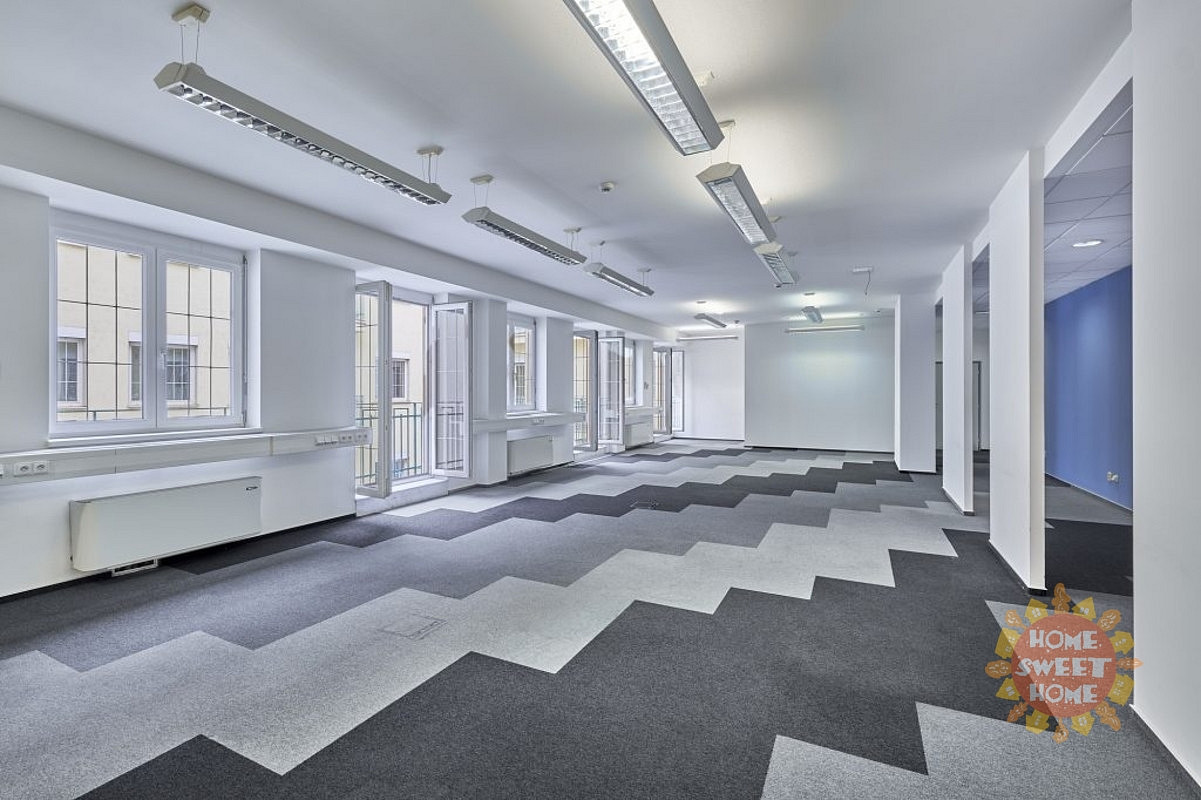 Pronájem kanceláře 246 m² — photo 2