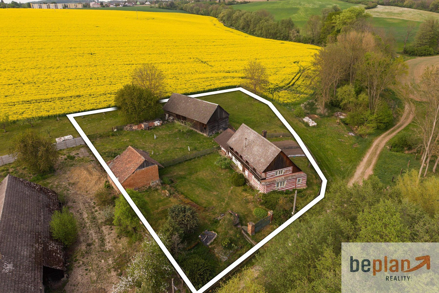 Prodej stavebního pozemku 1 200 m²