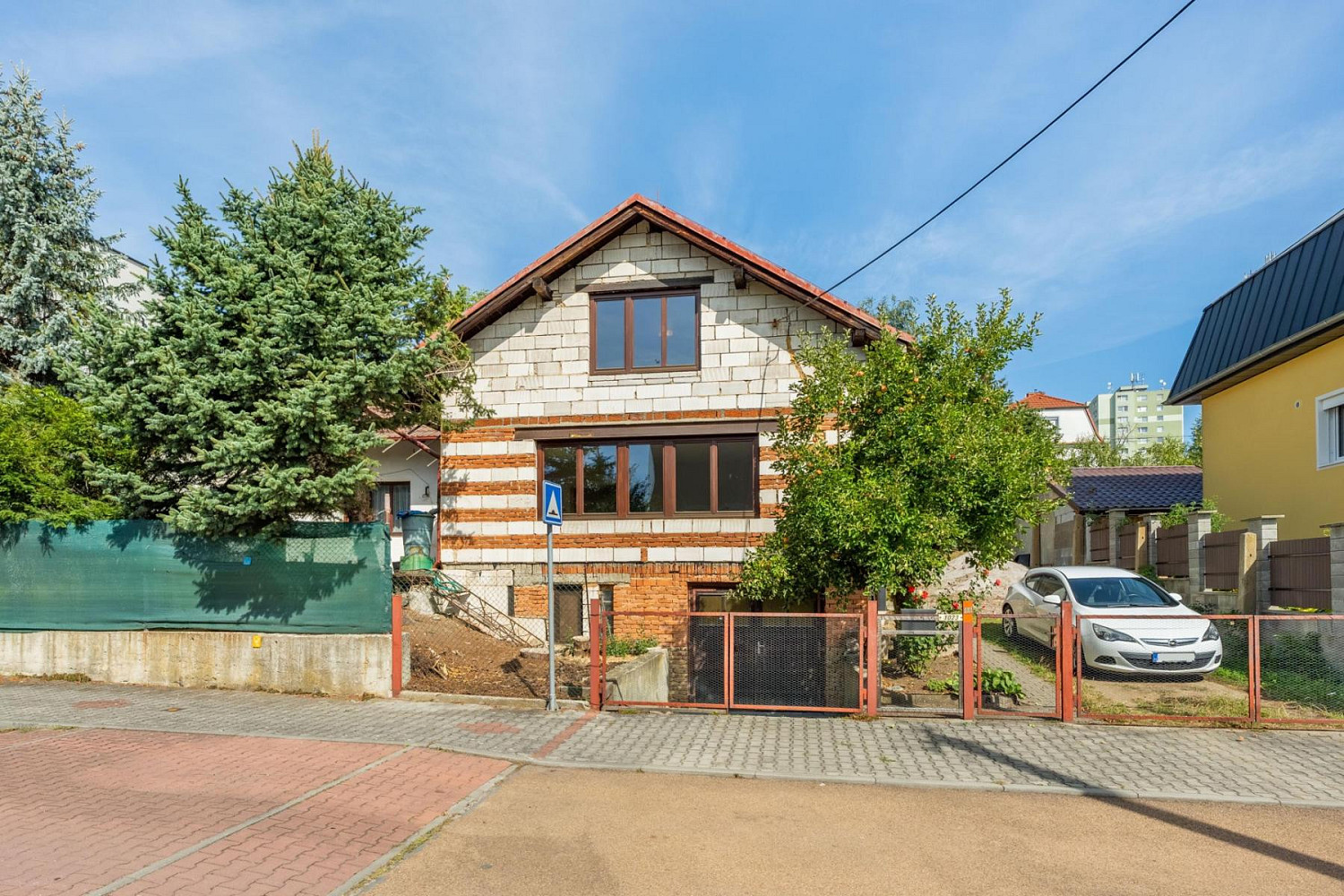 Prodej domu 340 m² s pozemkem 681 m² – fotografie 2