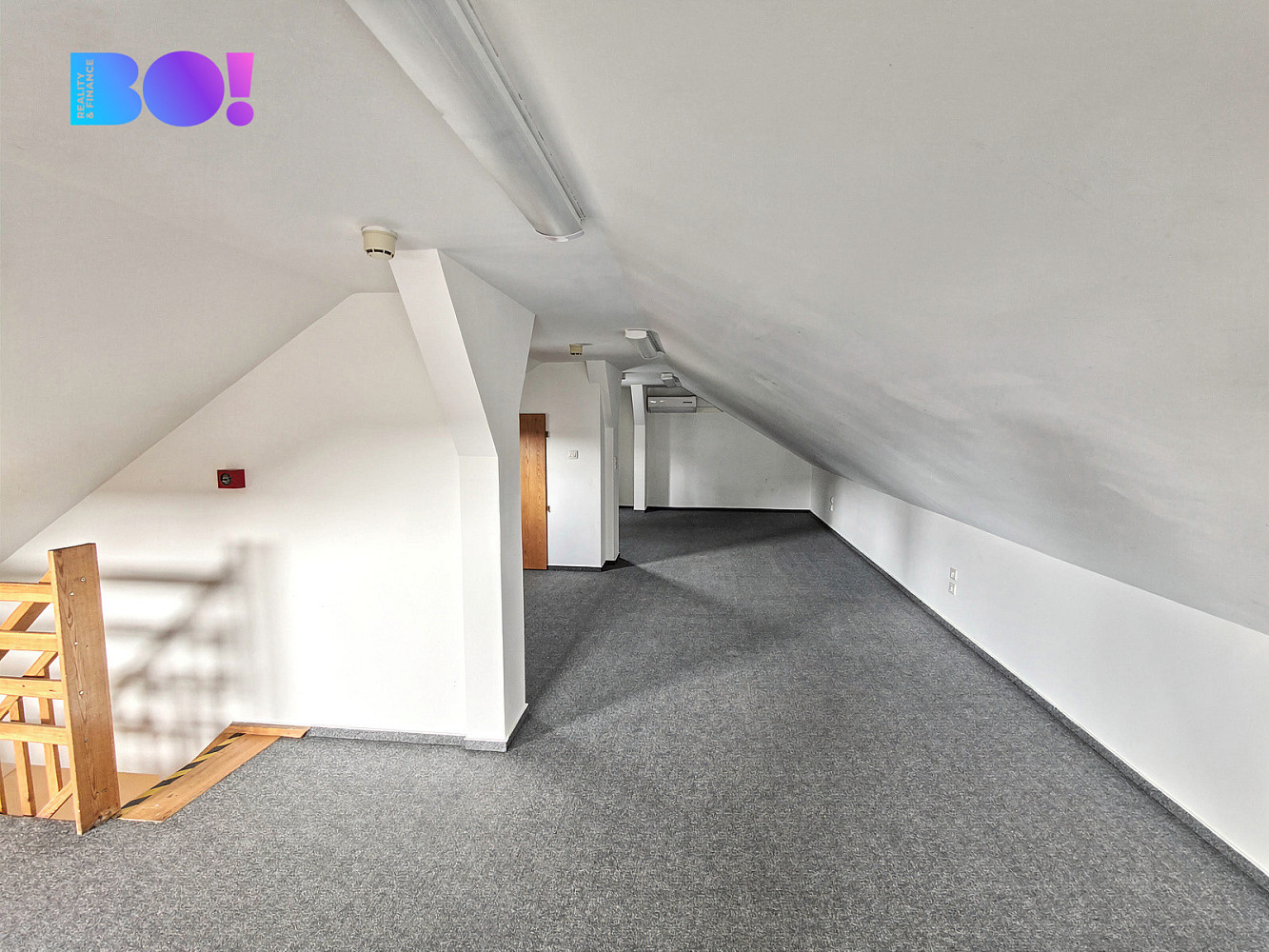 Pronájem kanceláře 57 m² – fotografie 3