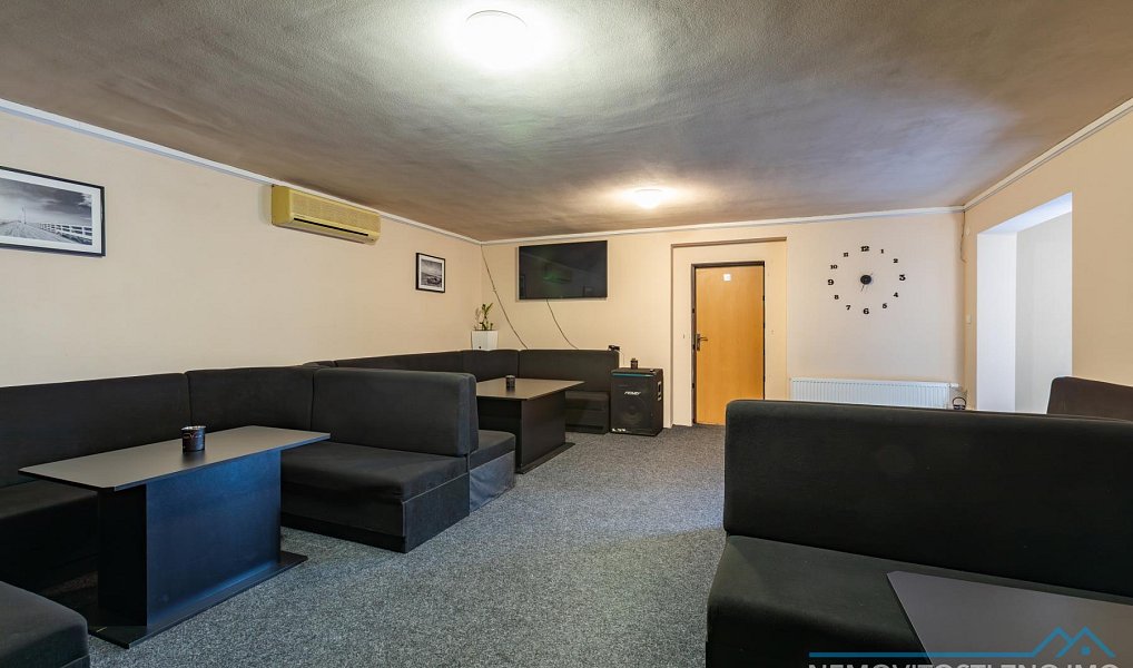 Prodej ubytovacího objektu 390 m², Vrbovec – náhled fotky 7