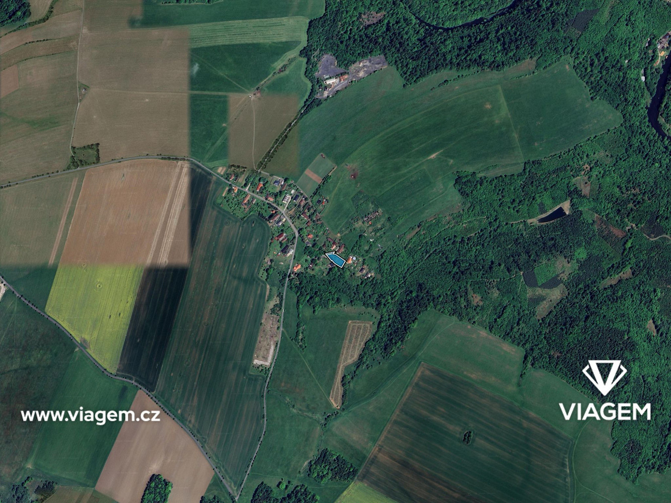 Prodej stavebního pozemku 1 992 m² – fotografie 3