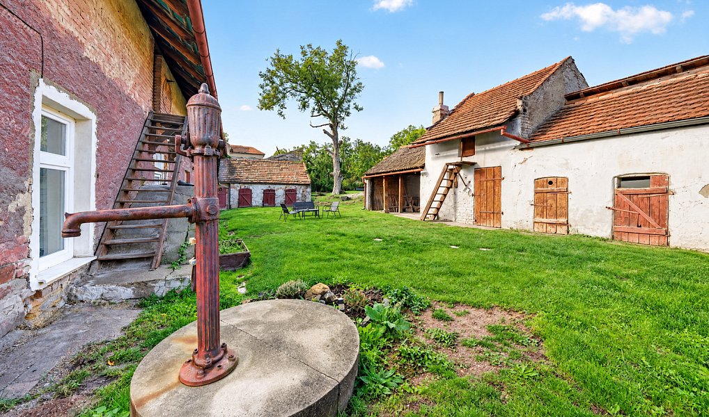 Prodej domu 175 m² s pozemkem 515 m², Zlonice – náhled fotky 11