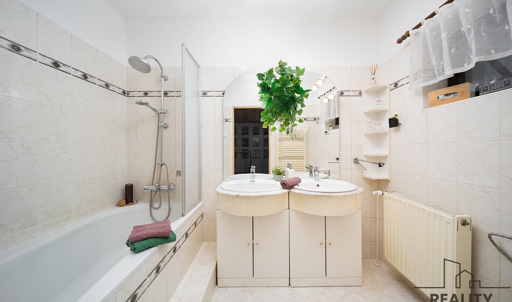 Prodej domu 180 m² s pozemkem 119 m², Trhové Sviny – náhled fotky 9