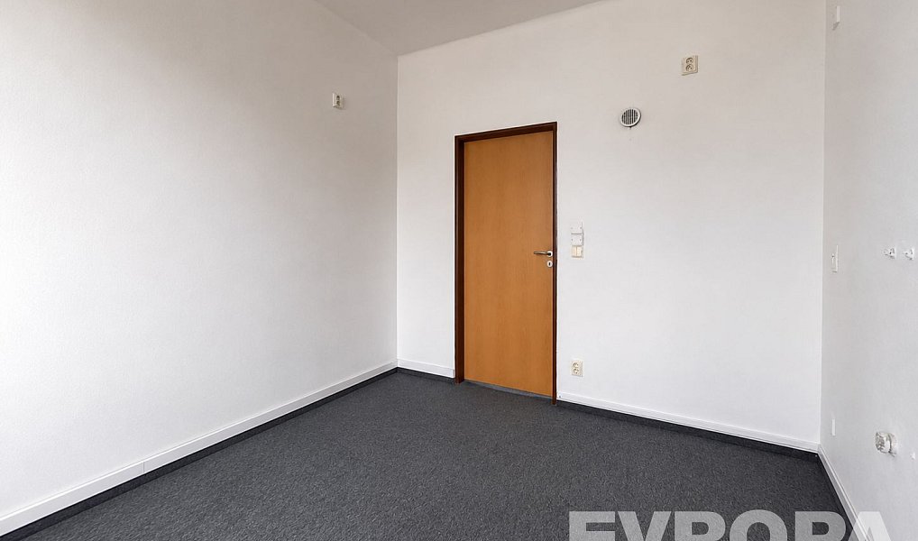 Pronájem kanceláře 67 m², Hradec Králové – náhled fotky 5