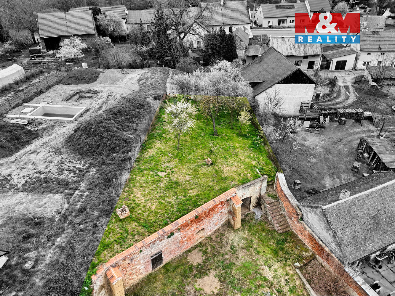 Prodej stavebního pozemku 800 m² – pohled 3