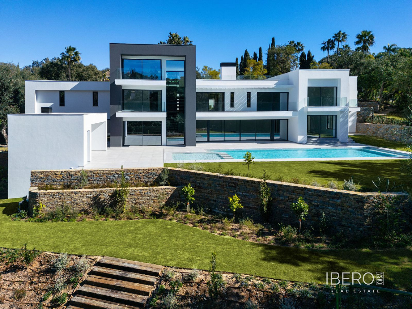 Prodej domu 862 m² s pozemkem 3 300 m²