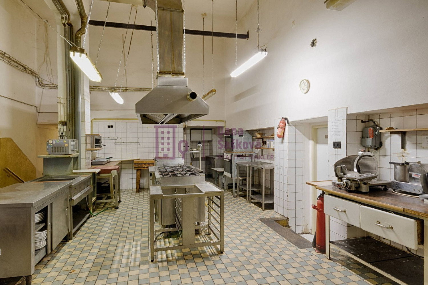 Pronájem obchodních prostor 160 m² – fotografie 4