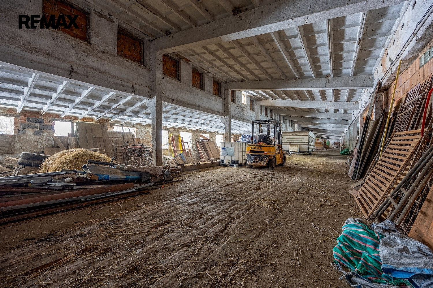 Pronájem skladovacích prostor 1 460 m² - More