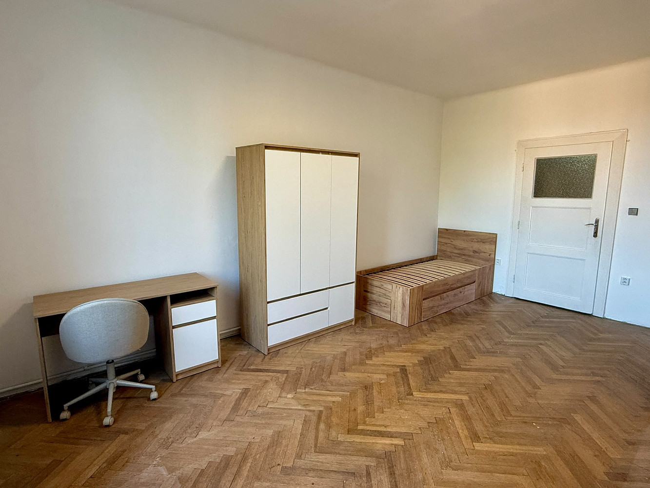 Pronájem pokoje 81 m² – fotografie 2