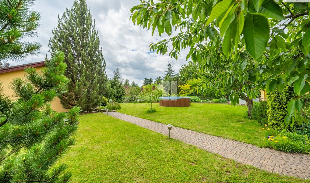 Prodej domu 200 m² s pozemkem 1 008 m², Kamenice – náhled fotky 52