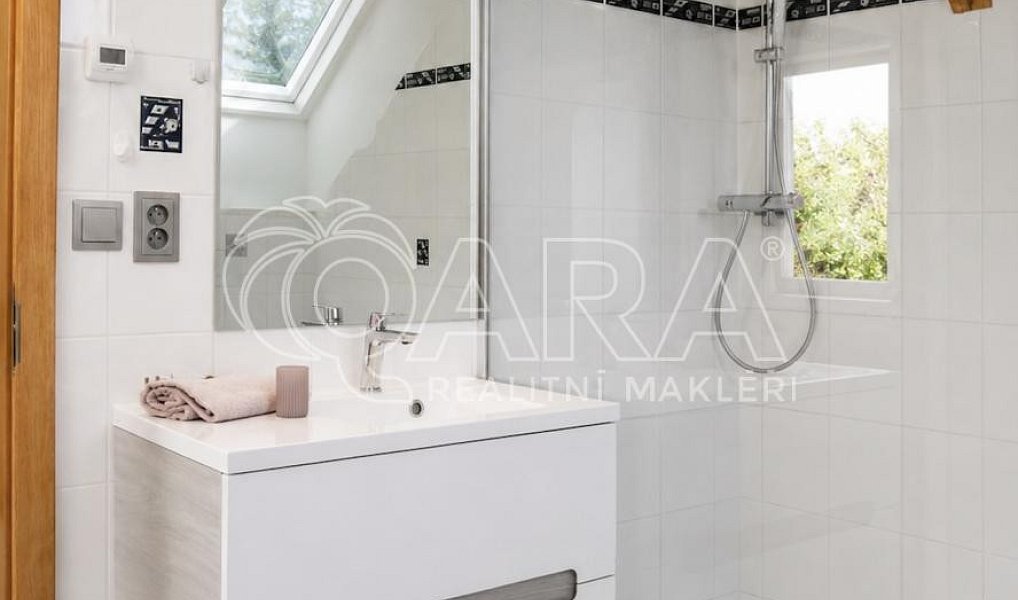 Prodej domu 285 m² s pozemkem 730 m², Březová-Oleško – náhled fotky 17