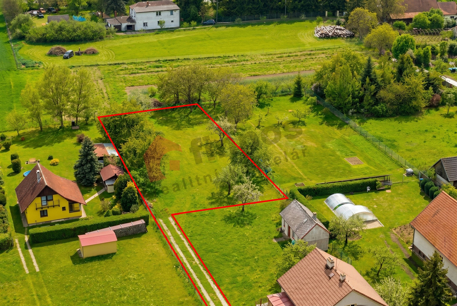 Prodej stavebního pozemku 1 435 m² – pohled 5