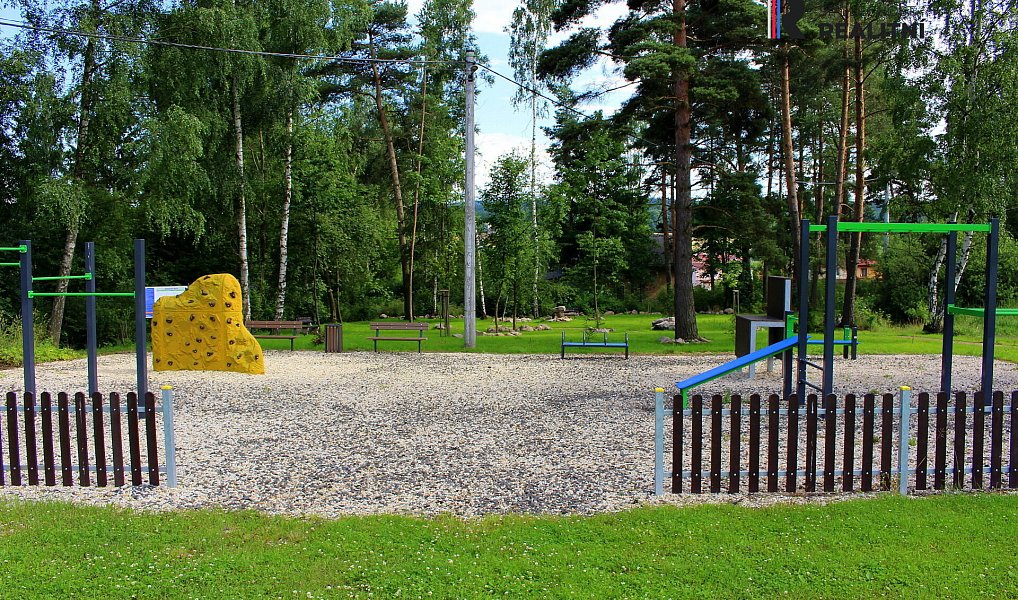 Prodej pozemku 2 023 m², Pila – náhled fotky 9