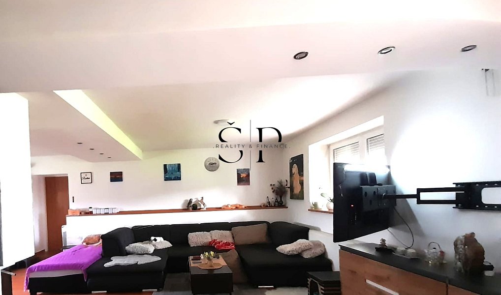 Pronájem domu 300 m² s pozemkem 2 218 m², Jesenice – náhled fotky 12