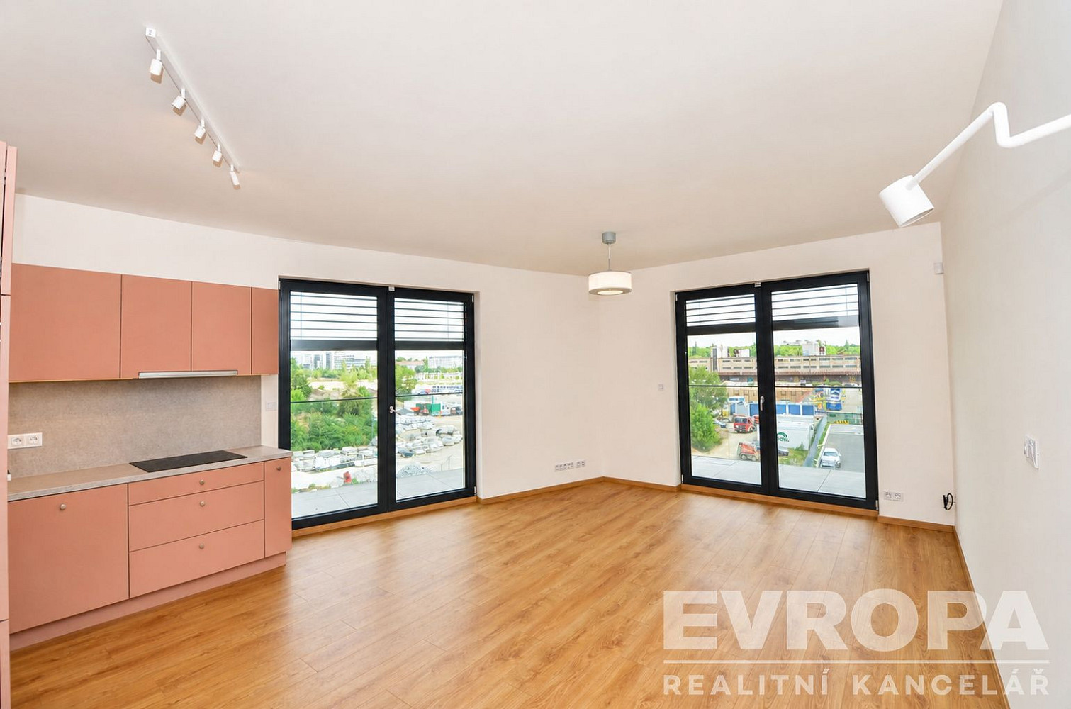 Pronájem bytu 3+kk 75 m² — photo 2