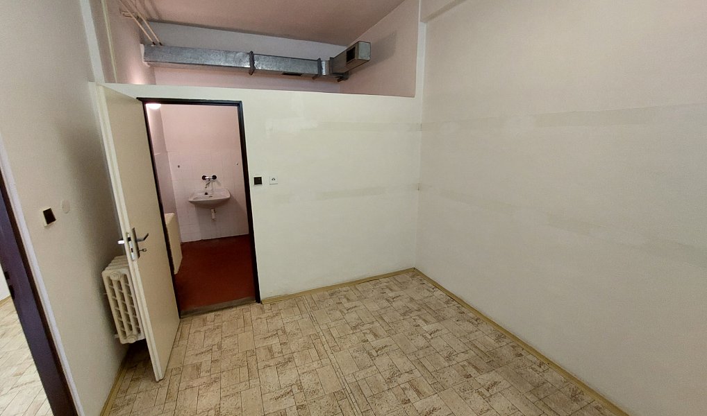 Pronájem kanceláře 98 m², Znojmo – náhled fotky 3