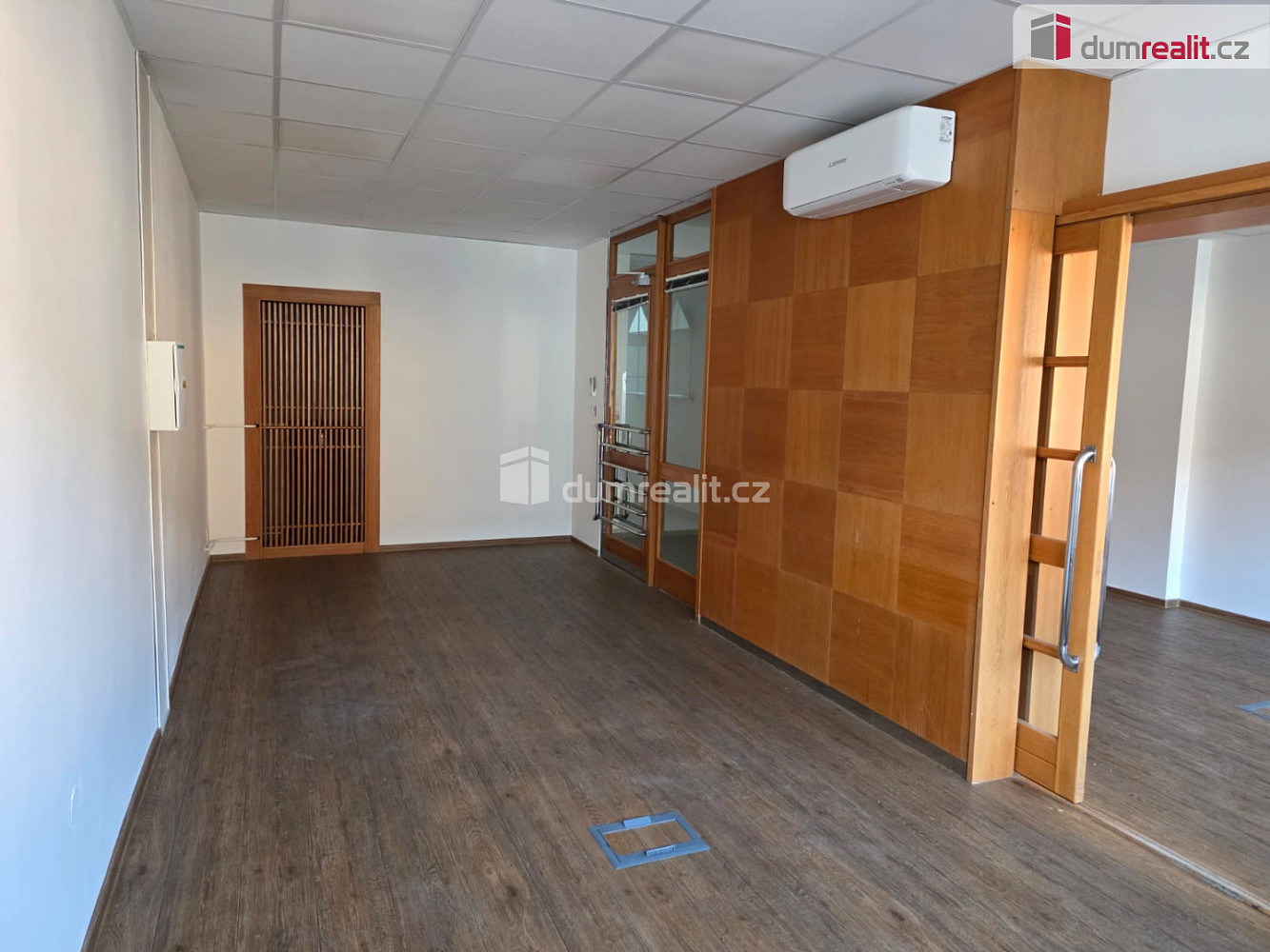 Pronájem kanceláře 250 m² — photo 4