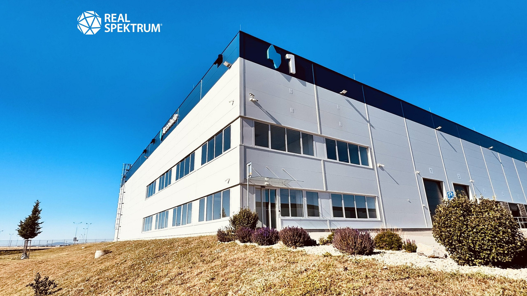Pronájem kanceláře 600 m² – fotografie 2