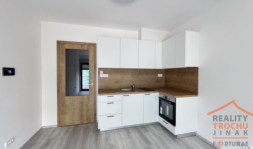 Pronájem bytu 1+kk 27 m², Hradec Králové – náhled fotky 4