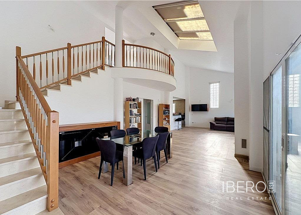 Prodej domu 907 m² s pozemkem 661 m²