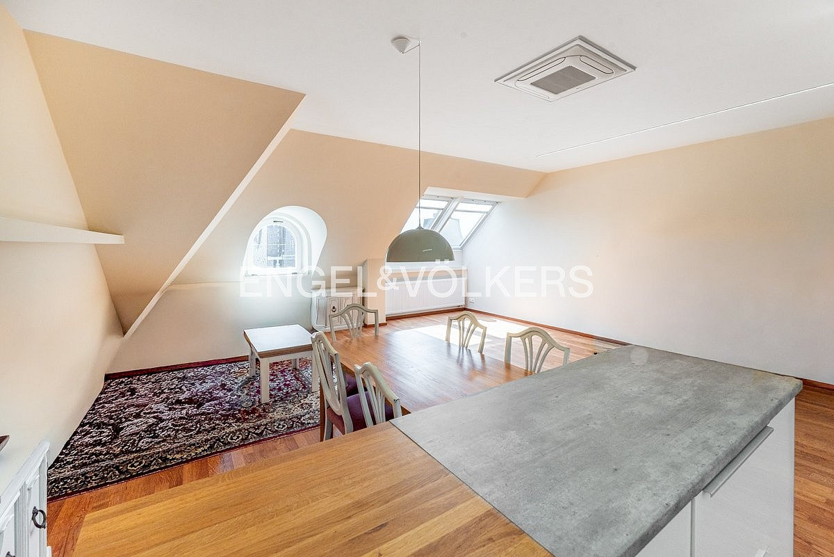 Pronájem bytu 4+kk 150 m² – fotografie 2