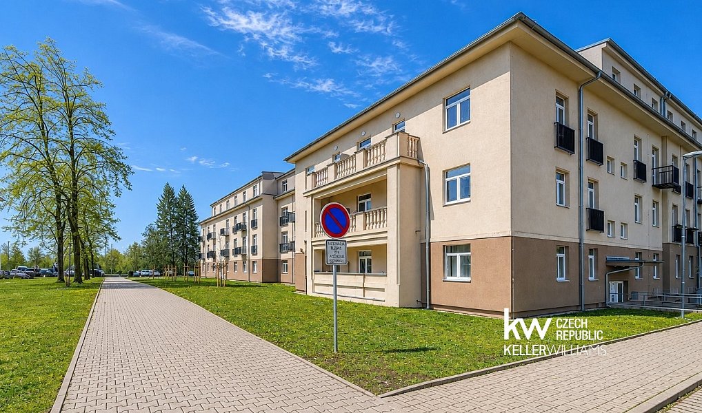 Pronájem bytu 1+kk 25 m², Milovice – náhled fotky 2