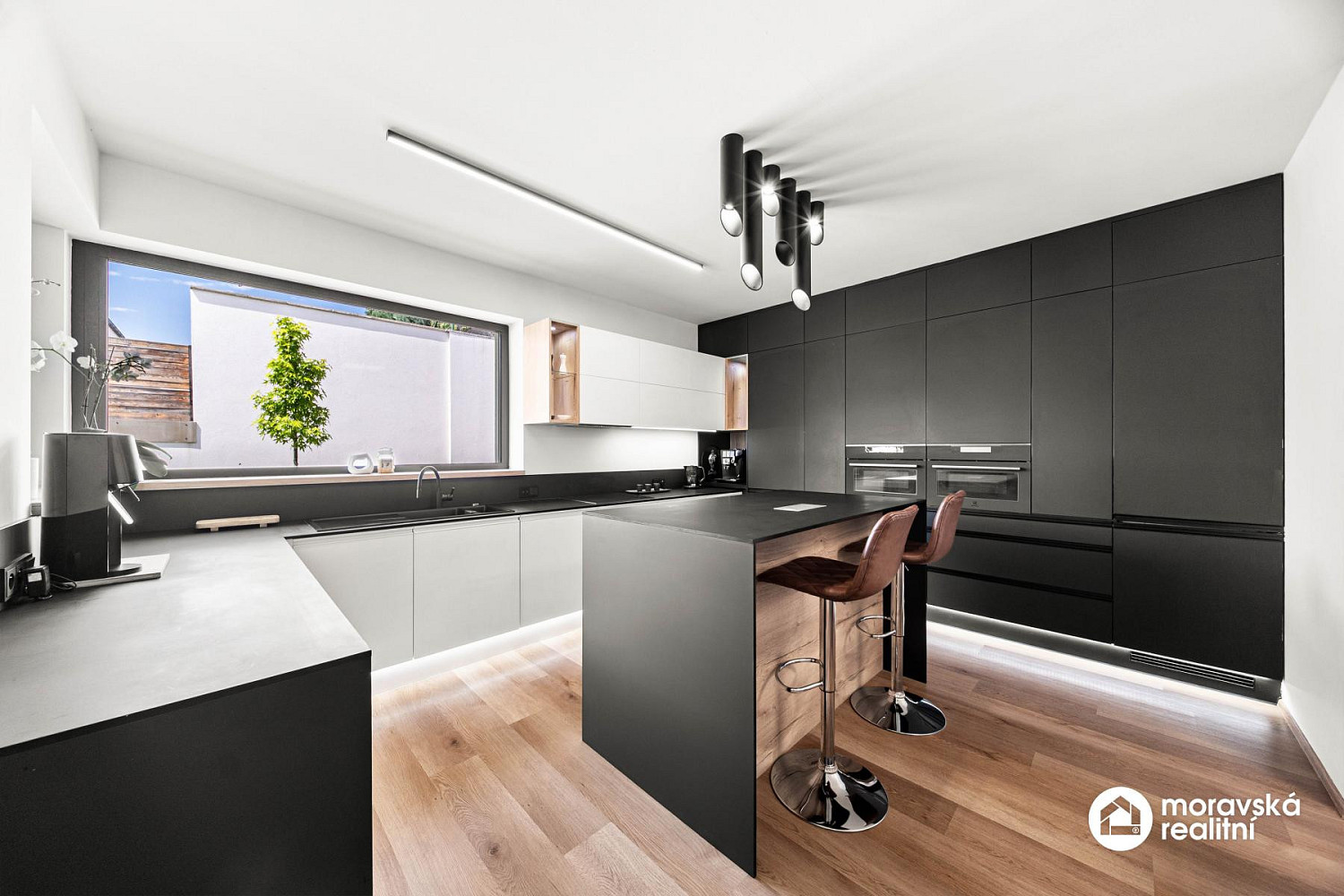 Prodej domu 199 m² s pozemkem 700 m² – fotografie 2
