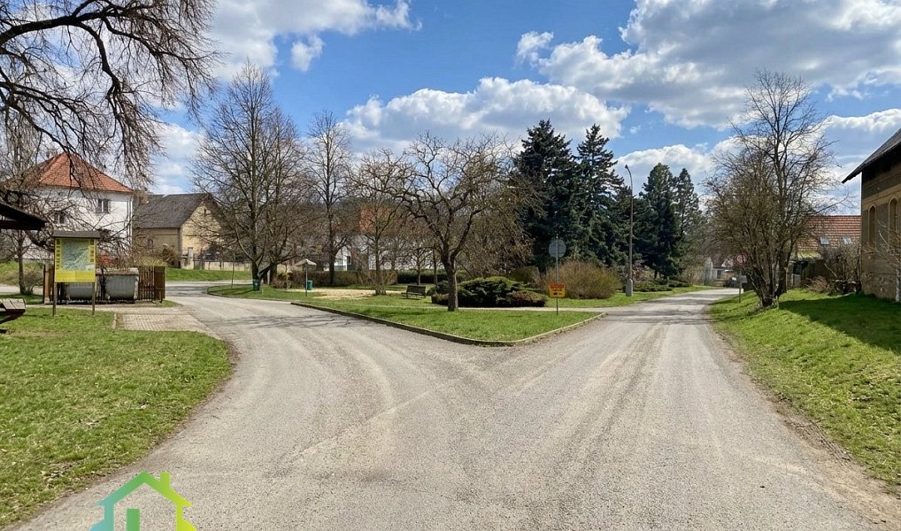 Prodej stavebního pozemku 1 000 m², Mořina – náhled fotky 9