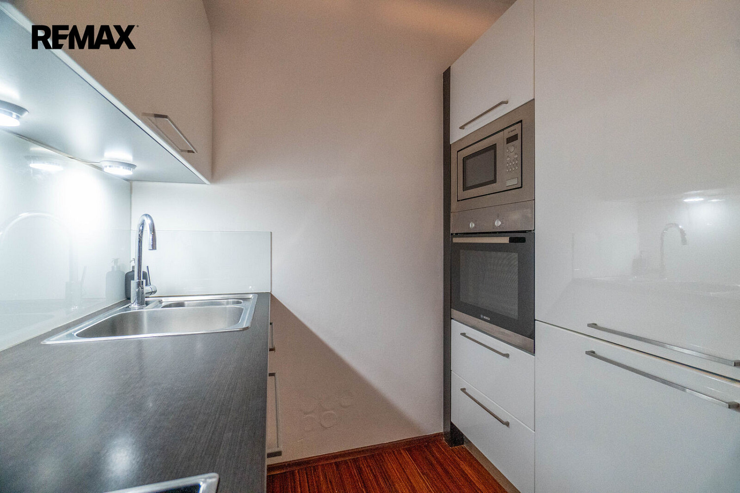 Pronájem bytu 2+kk 56 m² – fotografie 4
