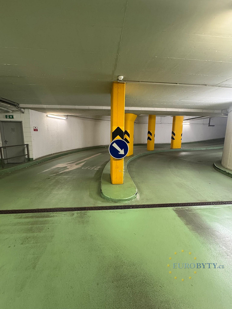 Pronájem garáže v BD Sedmikráska, Harfa – fotografie 4