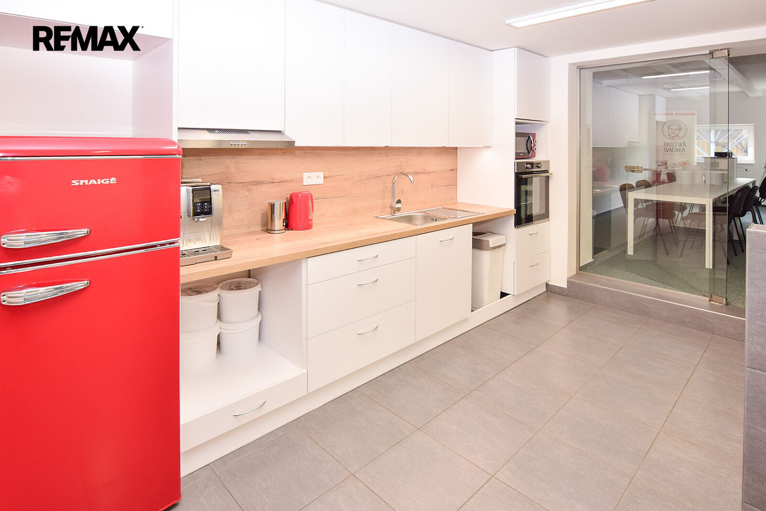 Pronájem kanceláře 159 m² – fotografie 3