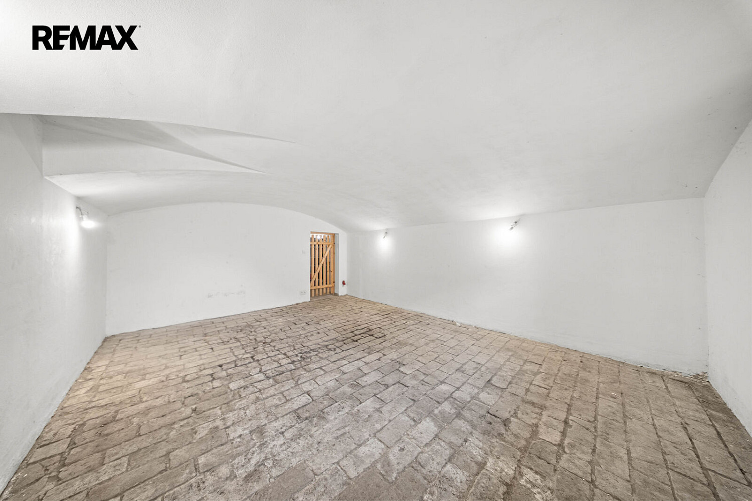 Prodej kanceláře 61 m² – fotografie 4