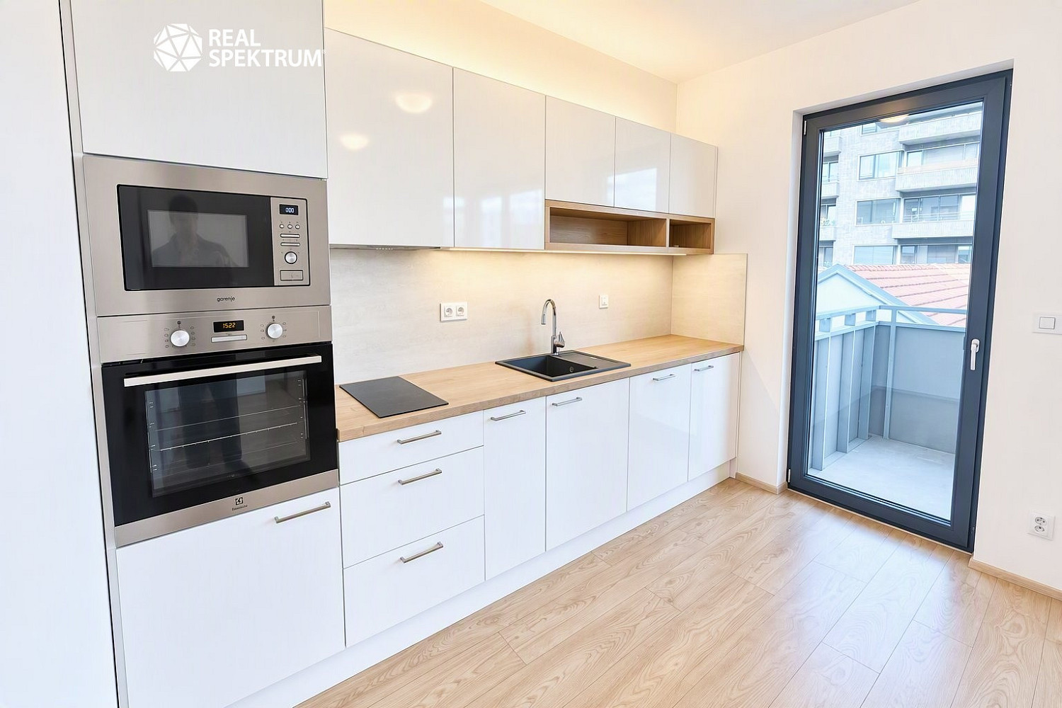Pronájem bytu 1+kk 27 m² – fotografie 4