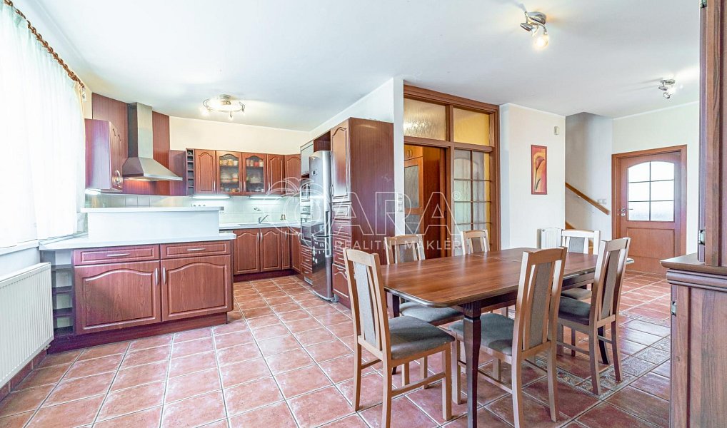 Prodej domu 209 m² s pozemkem 1 132 m², Zlosyň – náhled fotky 7