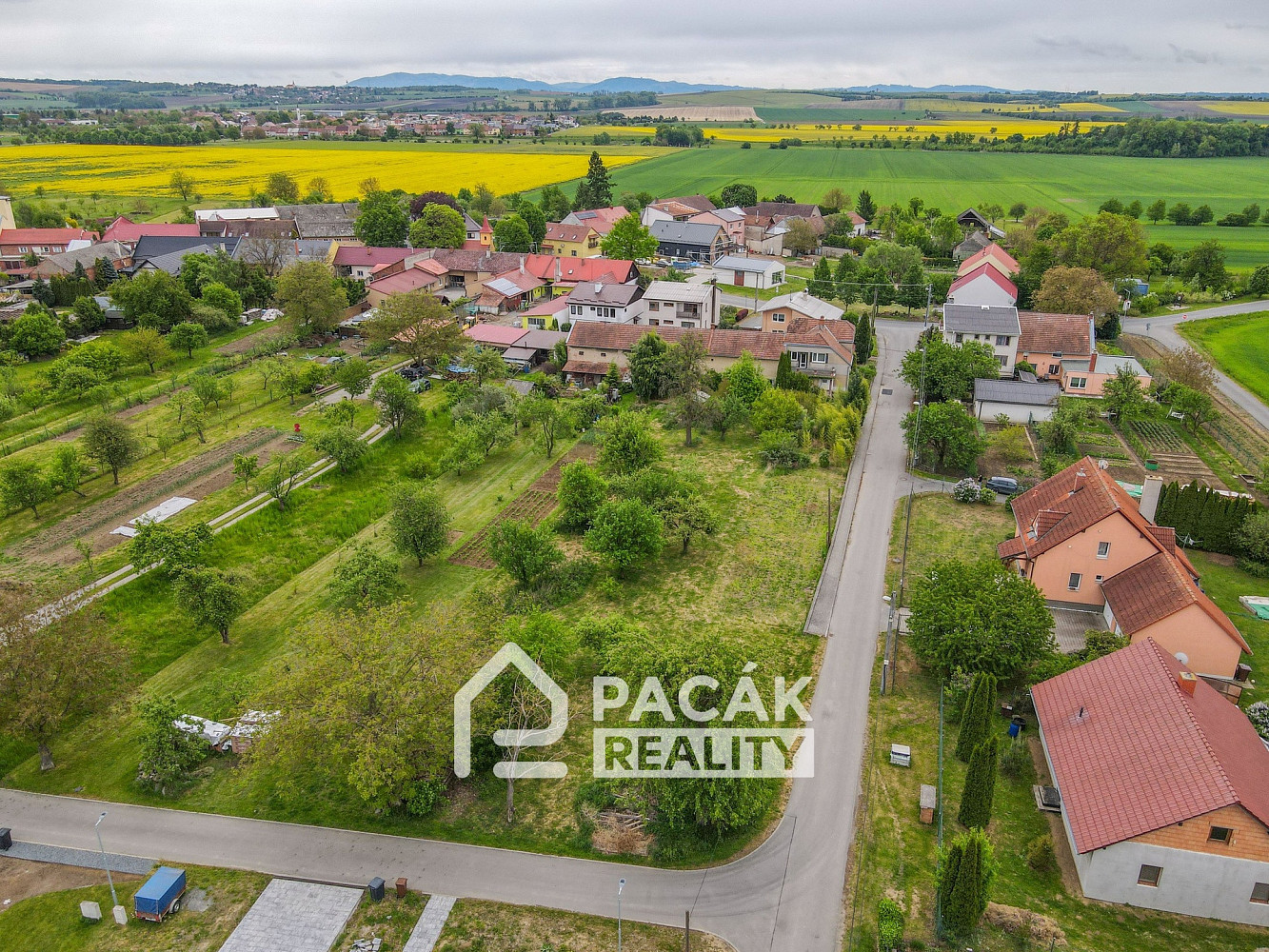 Prodej stavebního pozemku 624 m² — photo 2