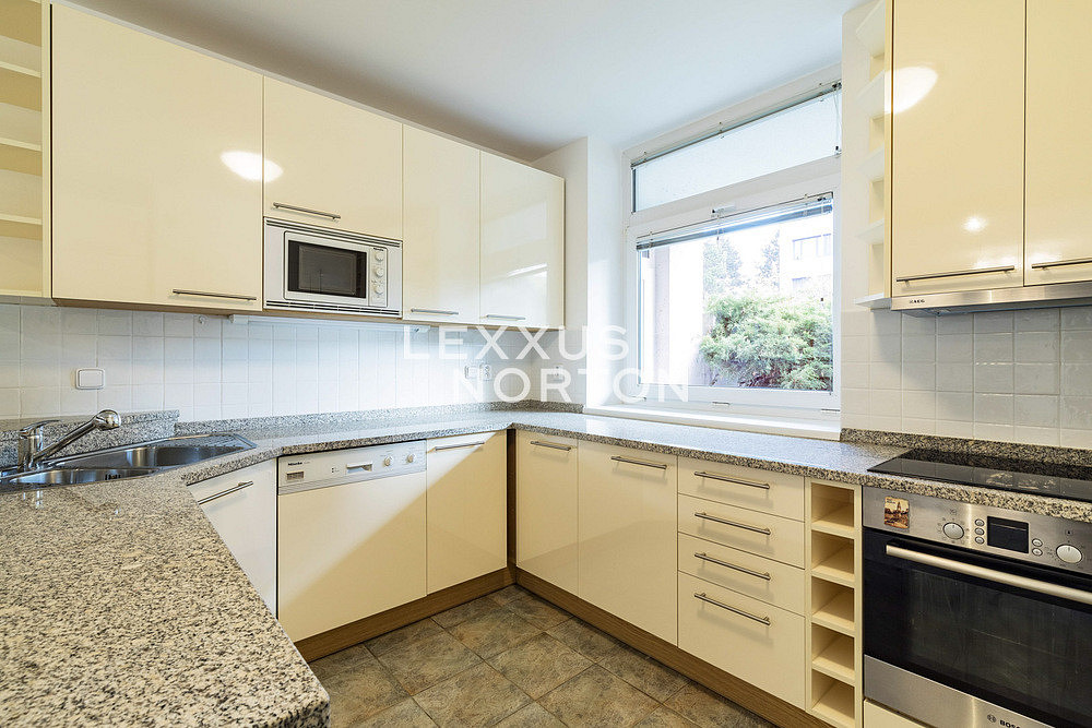 Pronájem domu 400 m² s pozemkem 300 m² – fotografie 3