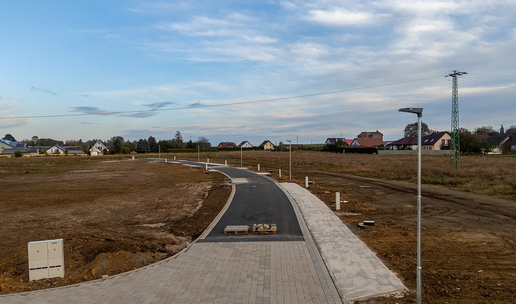 Prodej stavebního pozemku 1 074 m², Všestary – náhled fotky 10