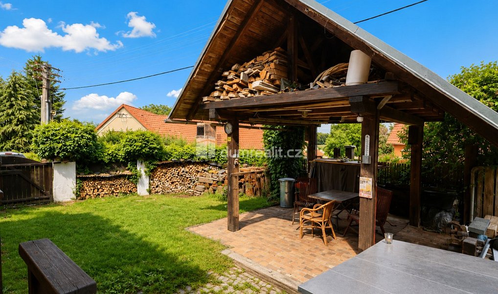 Prodej domu 222 m² s pozemkem 619 m², Nemyšl – náhled fotky 3