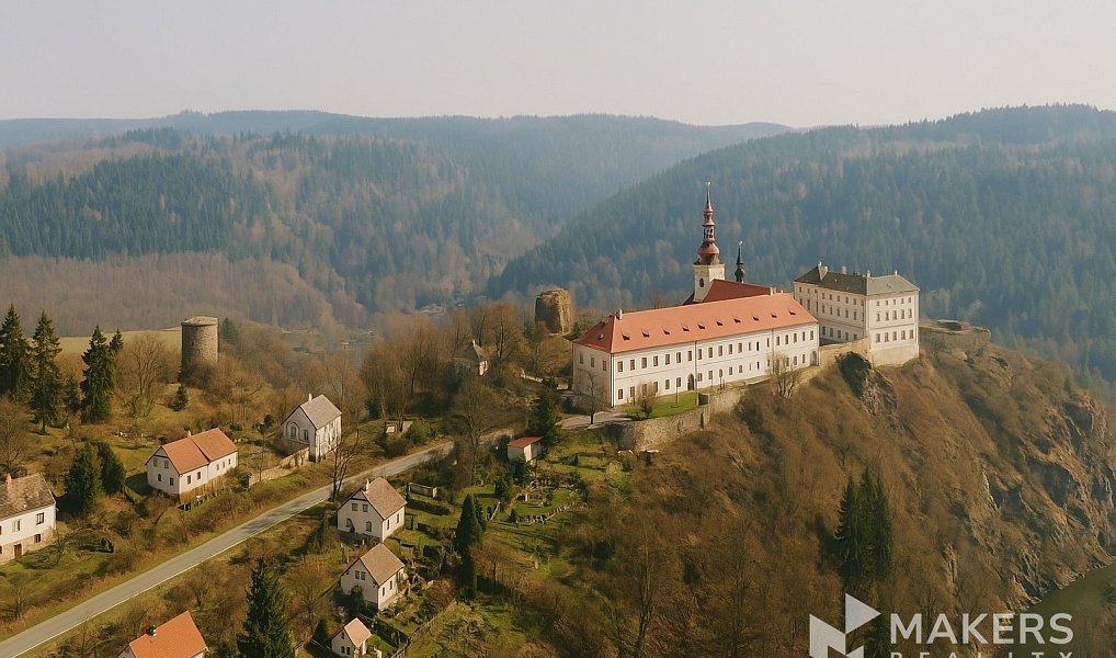 Prodej ubytovacího objektu 2 100 m², Manětín – náhled fotky 3