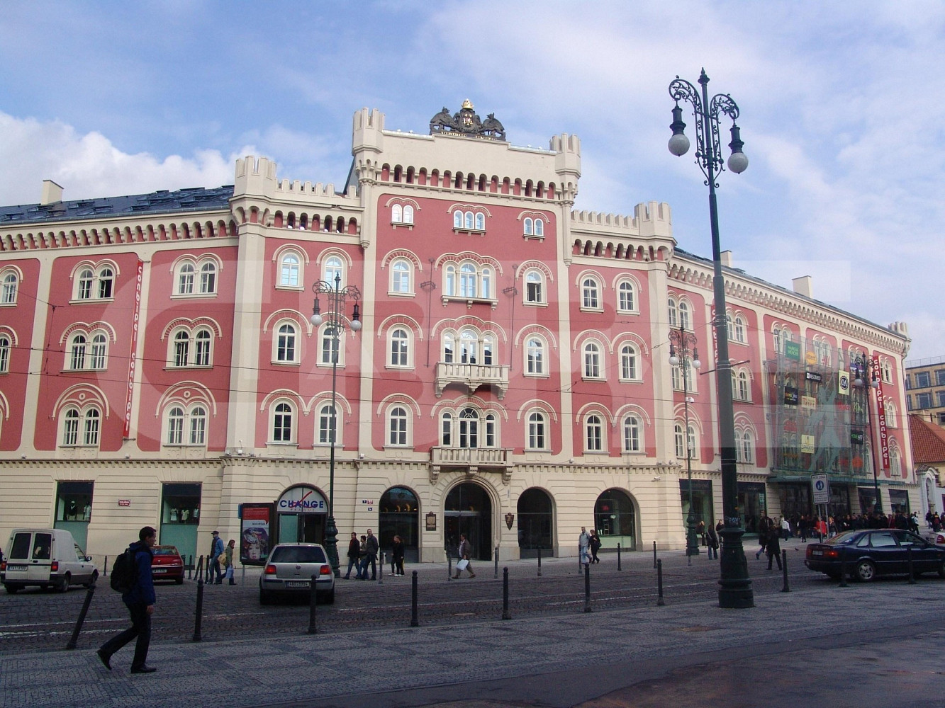 Pronájem kanceláře 697 m²