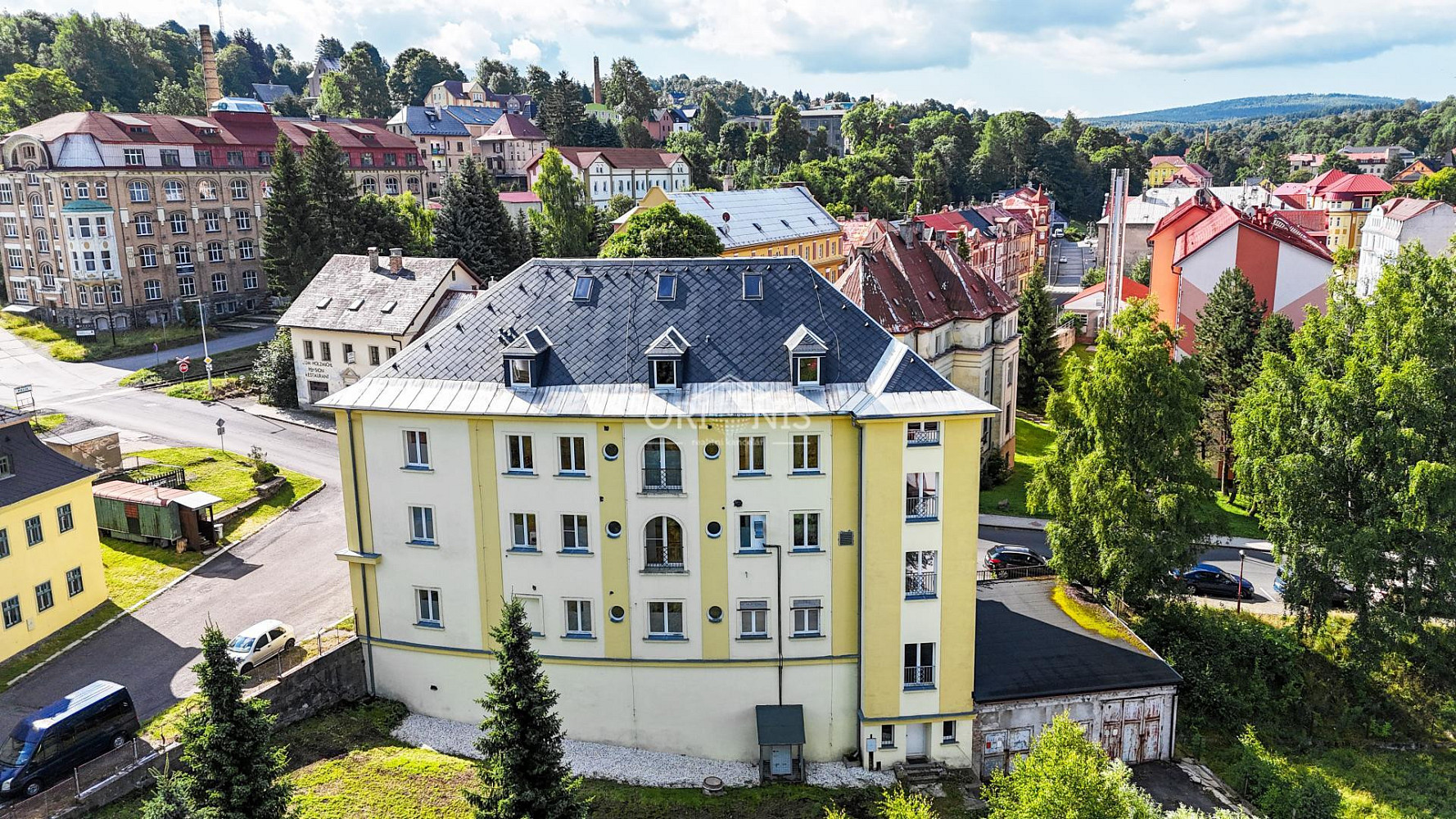 Prodej kanceláře 1 100 m²